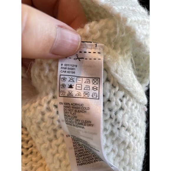 Forever 21 Womens Medium 100% Acrylic Knit Sweater Aztec Design Ragland Sleeve - Picture 4 of 5